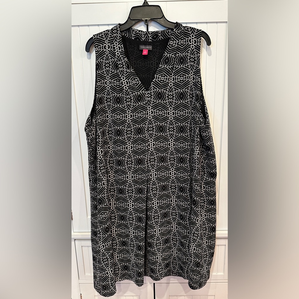 Vince Camuto, V-neck sleeveless dress, black and white size XL